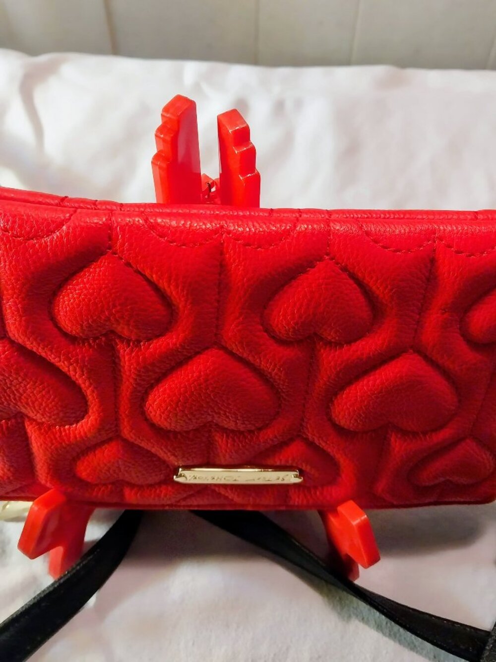 NWT Betsey Johnson Charging Crossbody Wristlet - Picture 3 of 8